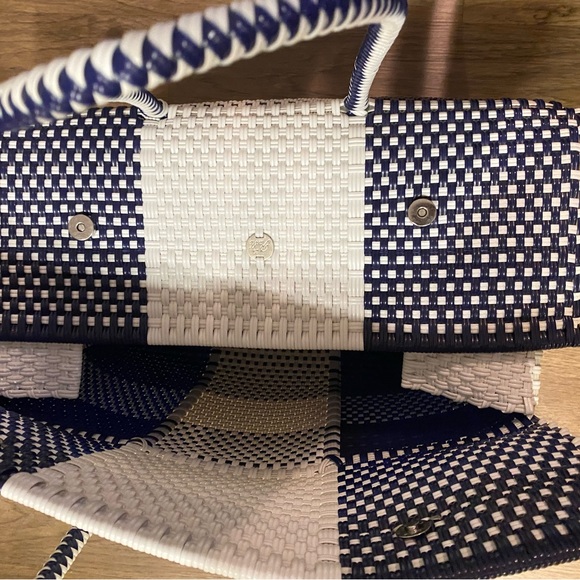 Handmade in 🇲🇽 Mexico! Un Pueblo Navy and White Tote - Picture 12 of 13